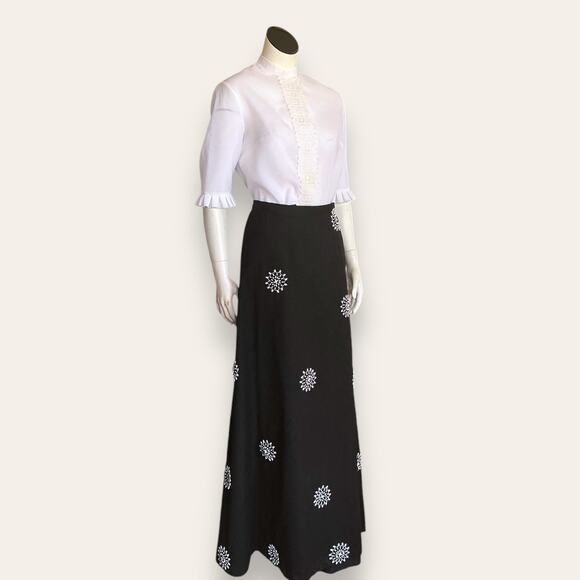 Elegant Winter Heavy Weight Maxi Cotton Wrap Skirt, w/ Floral Beadwork M/ L - Picture 6 of 7